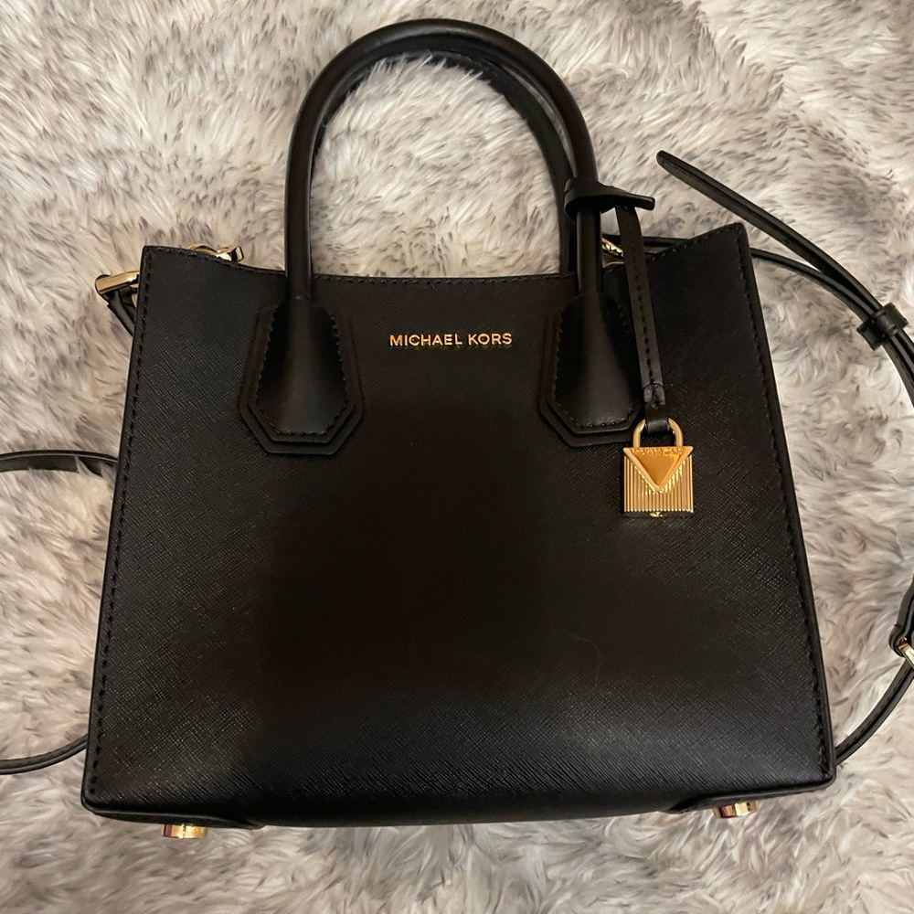 NWOT Michael Kors Mercer Medium Black Leather Bag Crossbody with Handle